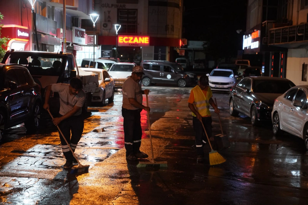 Daha Temiz Seferihisar Icin Kapsamli Yol Yikama Calismasi Yenibakishaber (1)