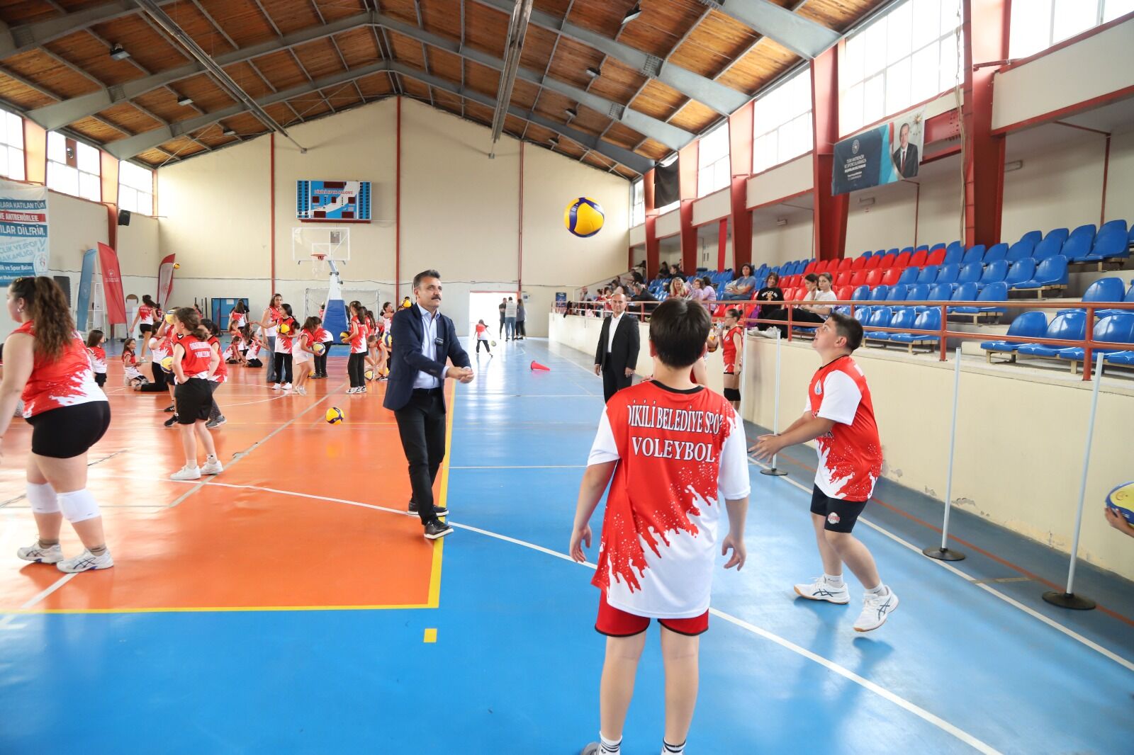 Dikilide Plaj Voleybolu Heyecani Basliyor (1)-1