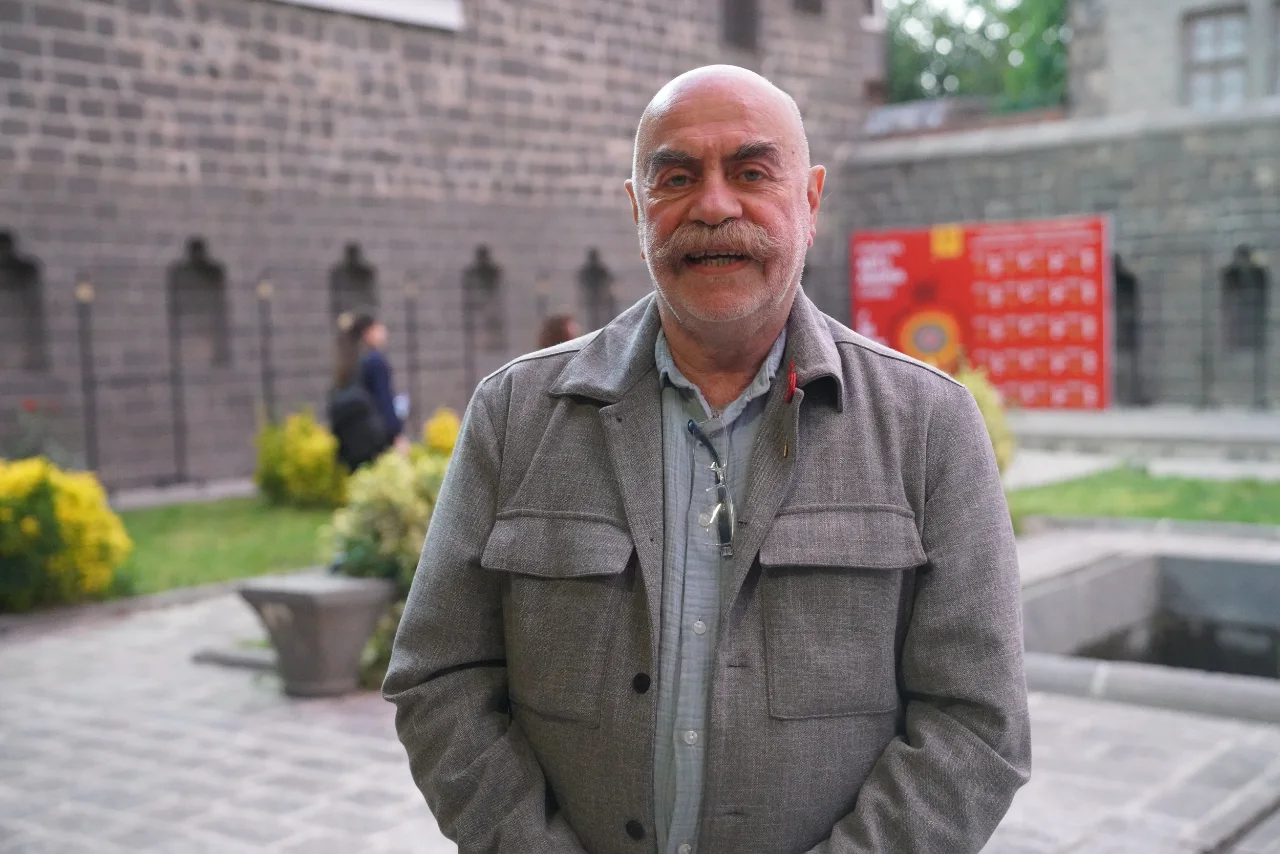 Ezel Akay Kimdir Yenibakishaber (2)