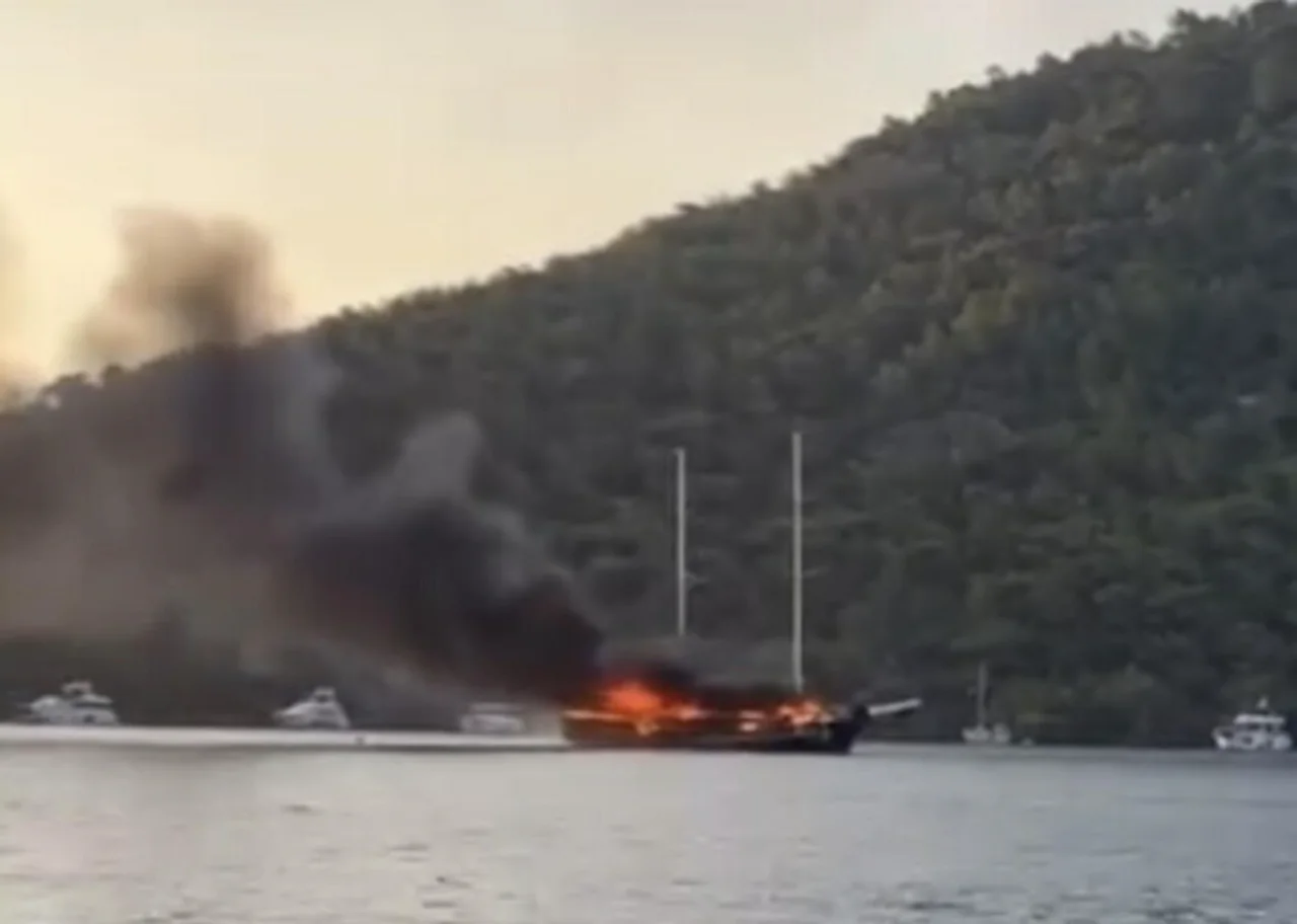 Gocek Aciklarinda Tekne Yandi Yenibakishaber (1)