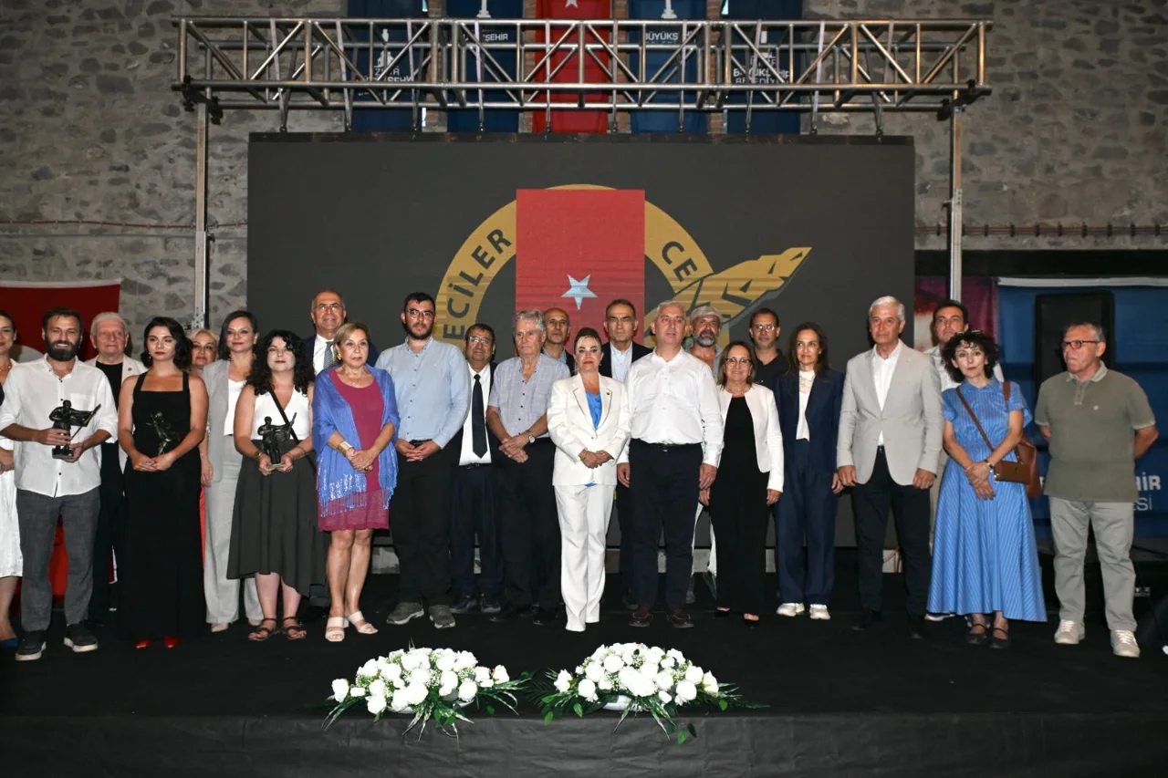 Haber Mudurumuz Ozge Ugulu Hasan Tahsin Gazetecilik Yarismasi Ndaki Odulunu Aldi Yenibakishaber