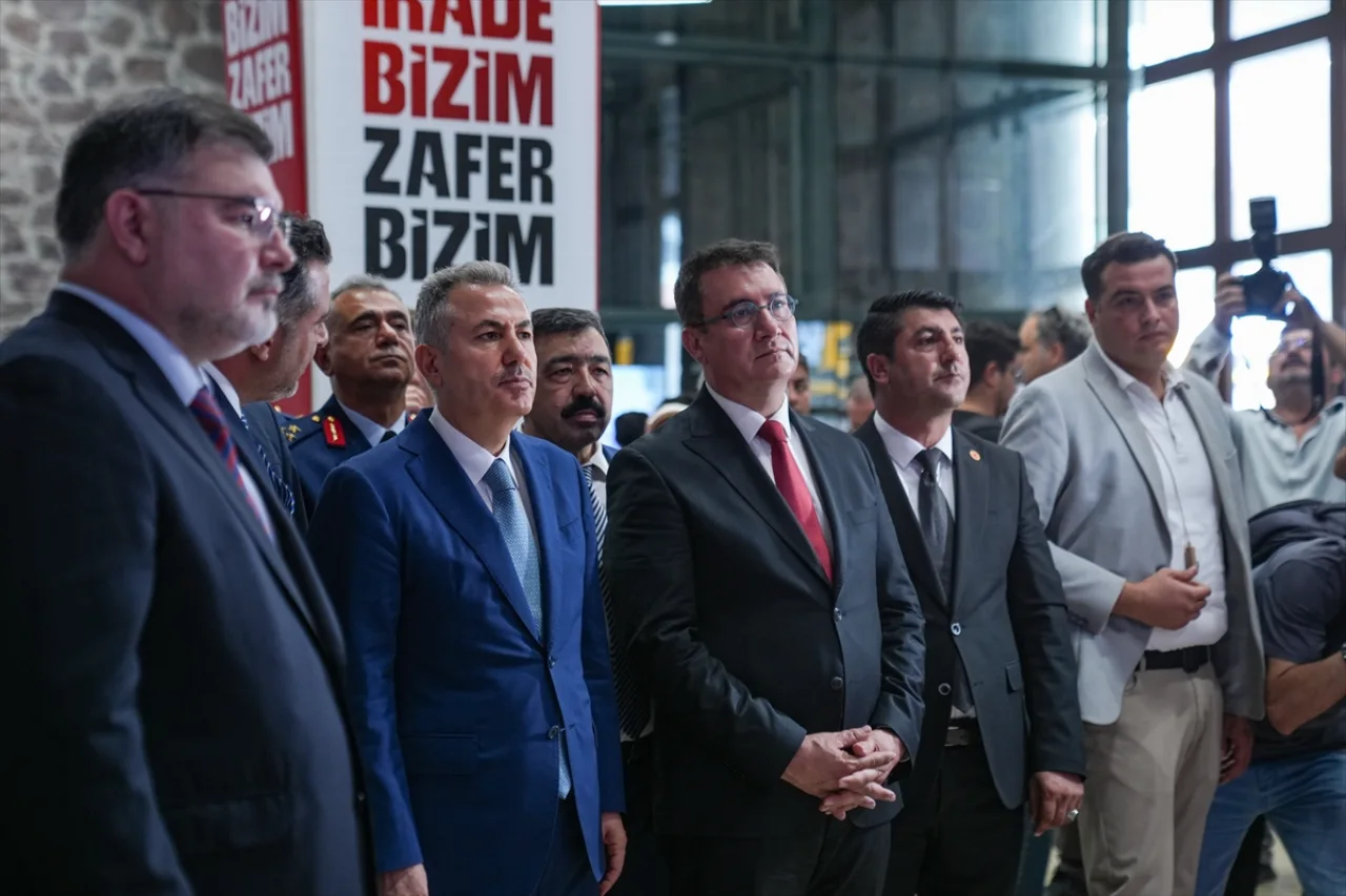 Izmir De 15 Temmuz Yasayan Hafiza Merkezi Acildi Yenibakishaber (2)