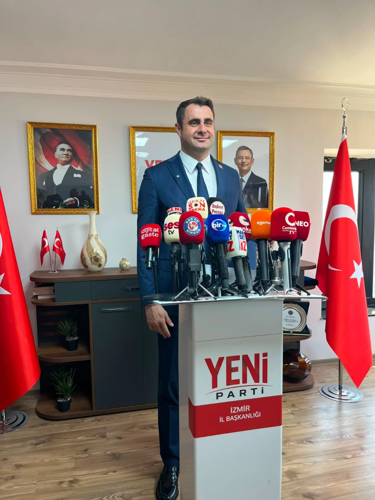 Izmir Deki Tum Ilce Baskanlari Chp Den Istifa Etti Yenibakishaber