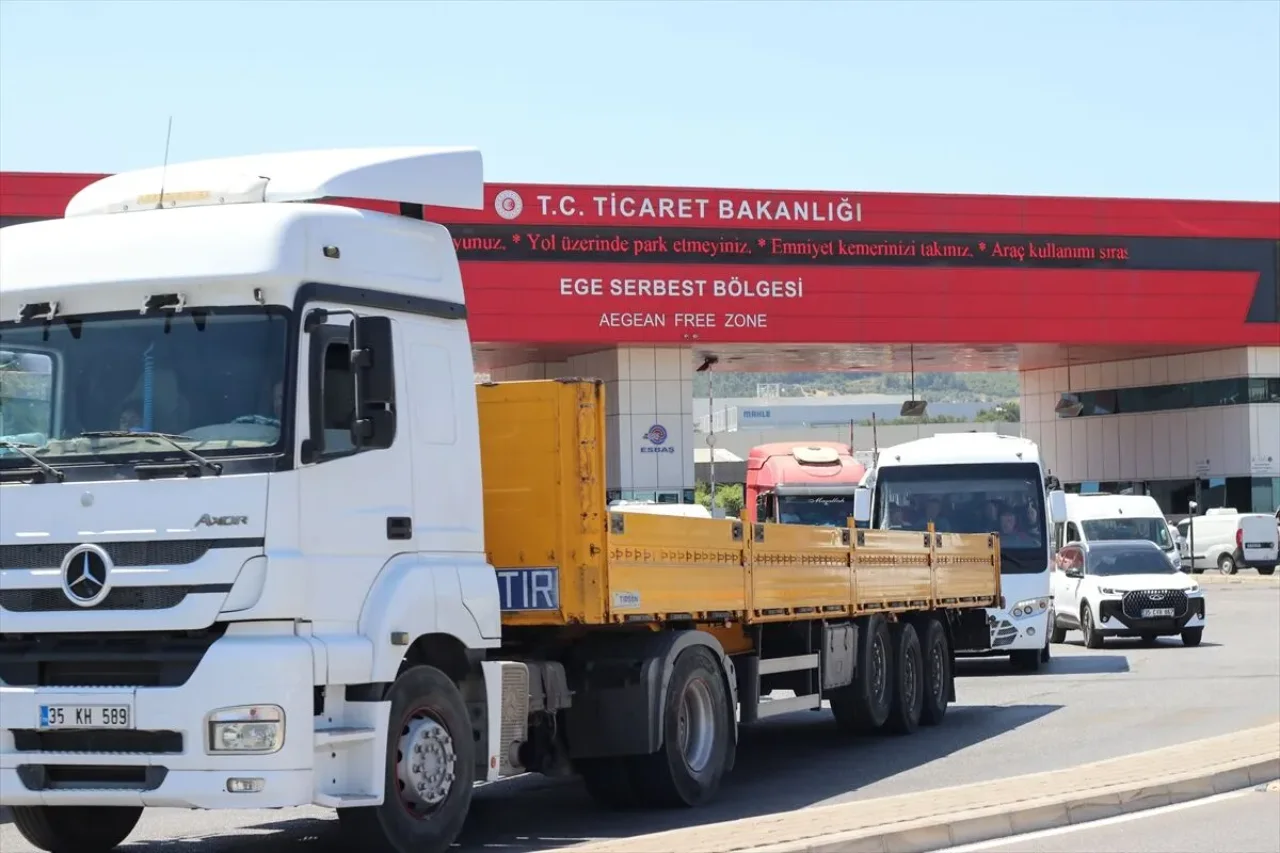 Izmir Ege Serbest Bolgesi Ilk Yarida Ihracatta Ilk Sirada Yer Aldi Yenibakishaber (1)