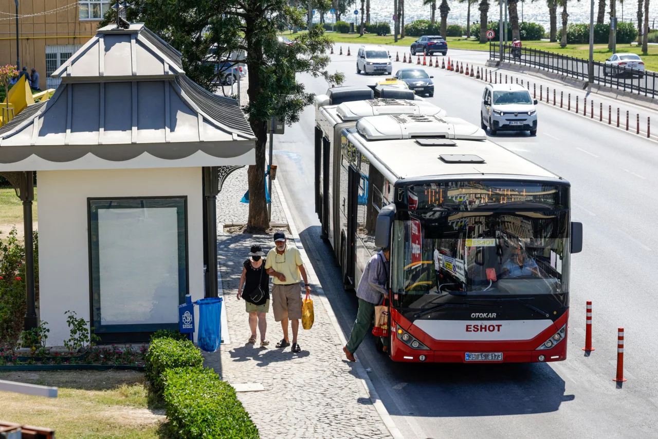 Izmir In Kimligini Yansitan Konak Duragi Hizmete Acildi Yenibakishaber
