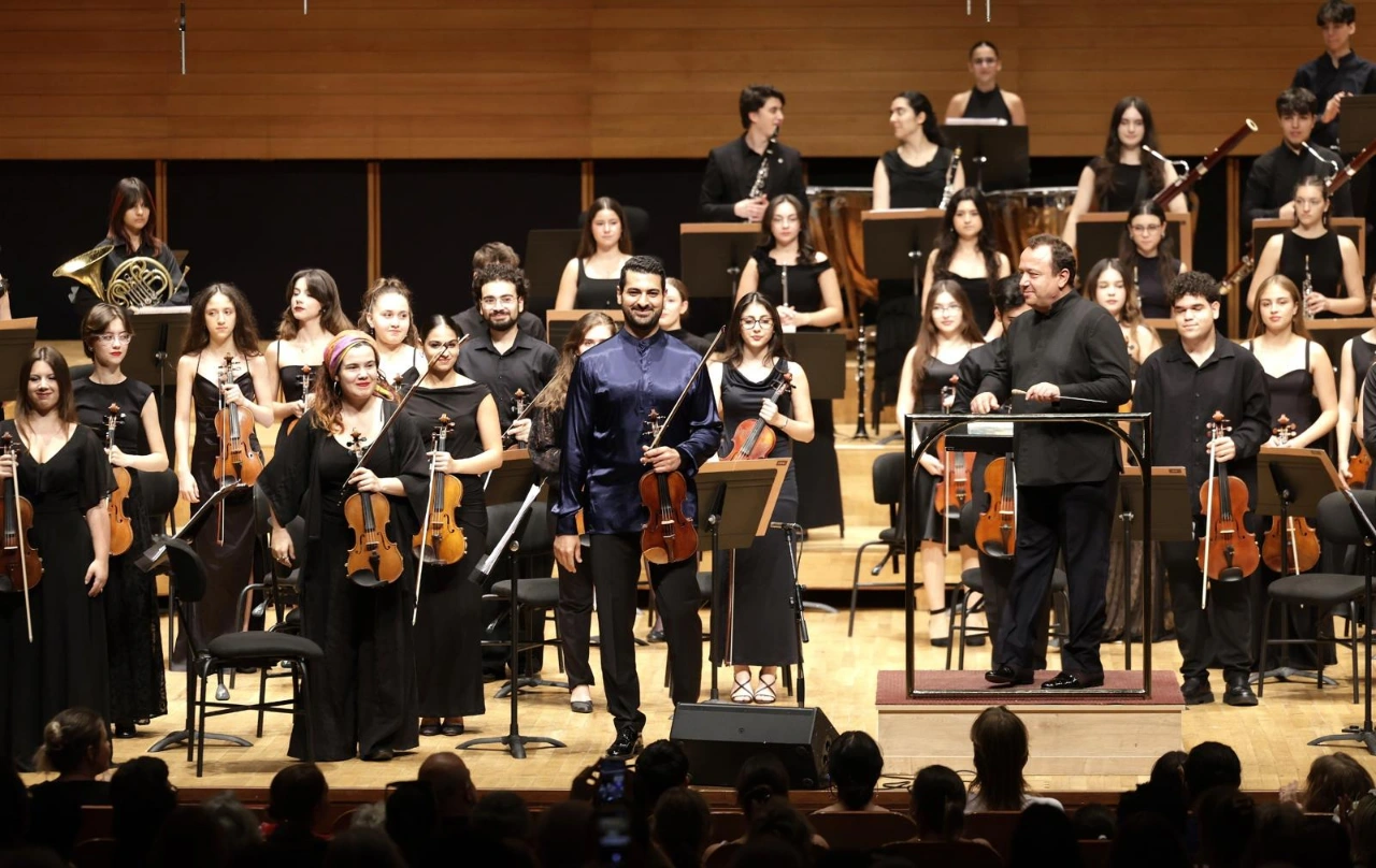 Izmirde Genc Muzisyenlerden Klasik Muzik Soleni Yenibakishaber
