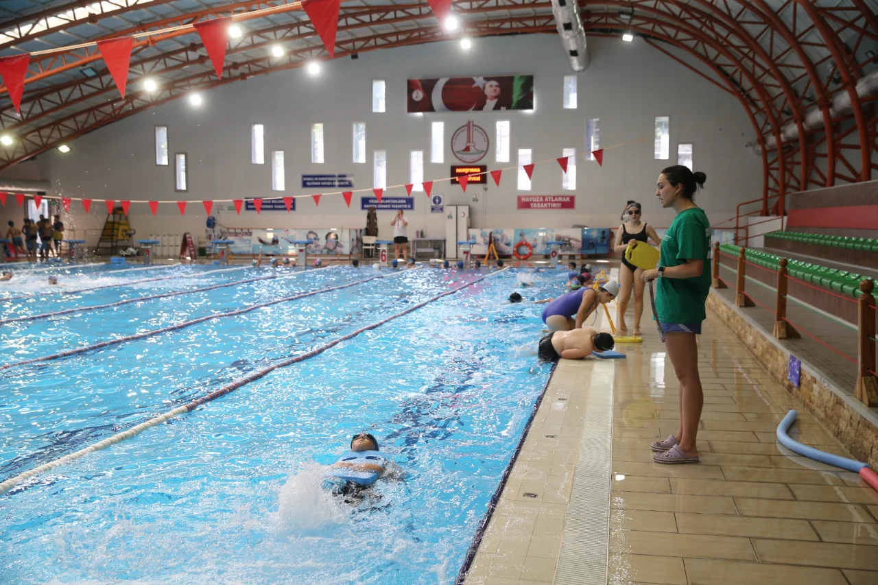 Karsiyaka Belediyesi Yari Olimpik Kapali Yuzme Havuzu Yenibakishaber (1)