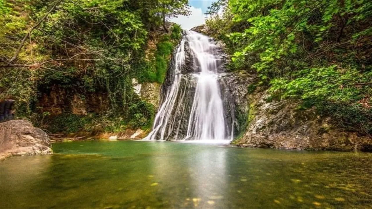 Nebiler Şelalesi (Dikili)