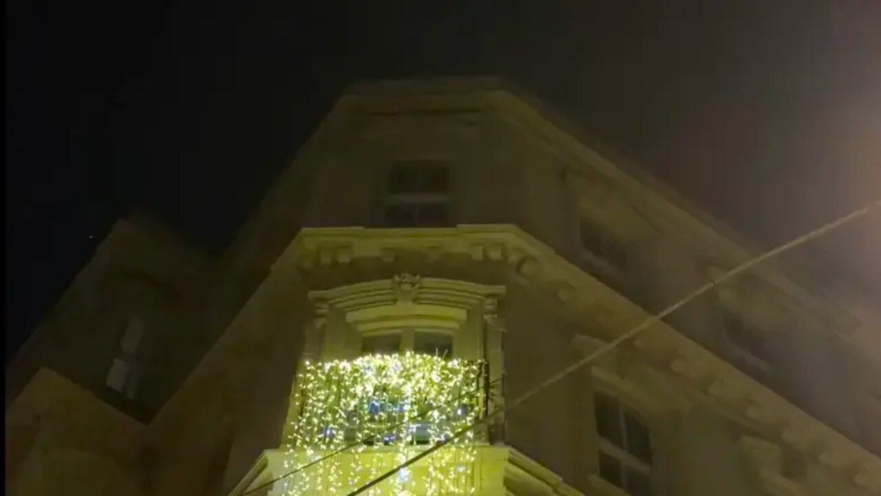 Otel Terasından Düstü1