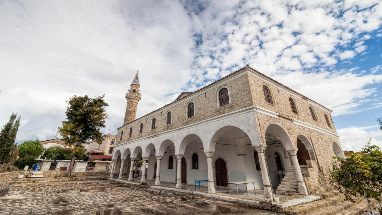 Pazaryeri Camii (Ayios Konstantinos Kilisesi)