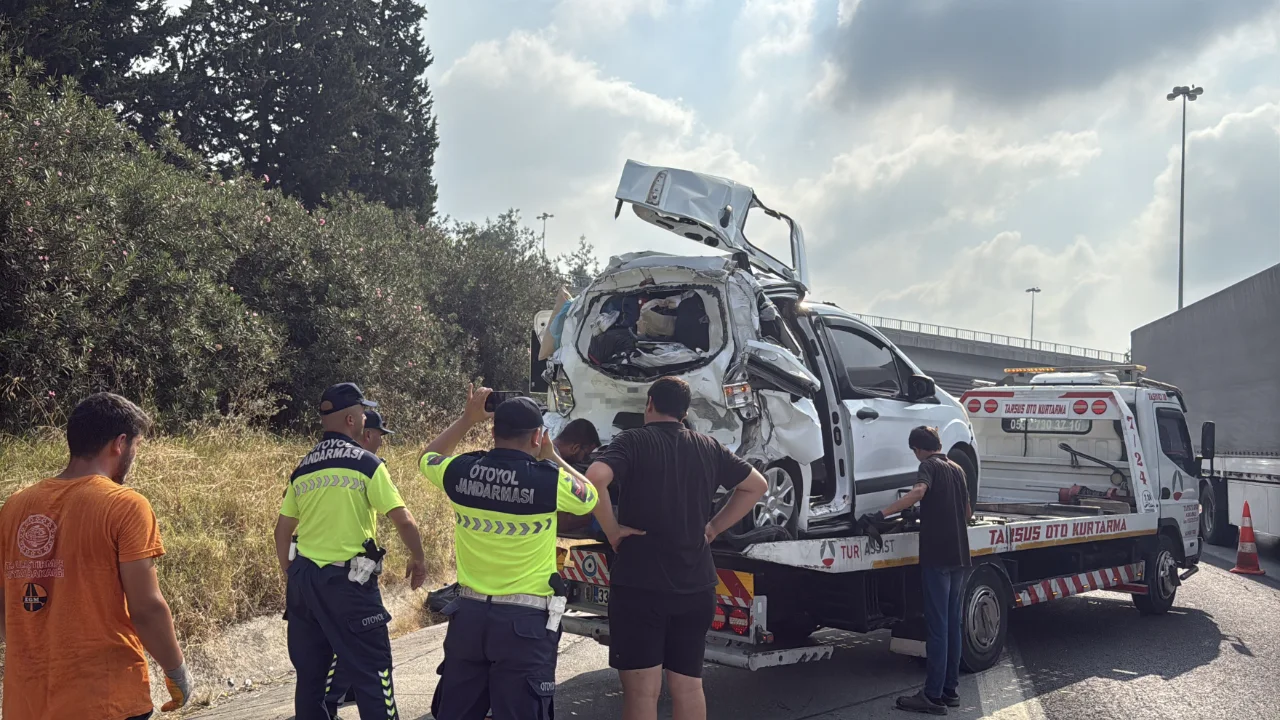 Tirin Carptigi Hafif Ticari Aracta Anne Ile Oglu Hayatini Kaybetti Yenibakishaber (1)