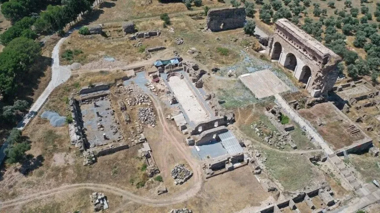 Tralleis Te 2 Bin Yillik Olimpik Havuz Gun Yuzune Cikarildi Yenibakishaber