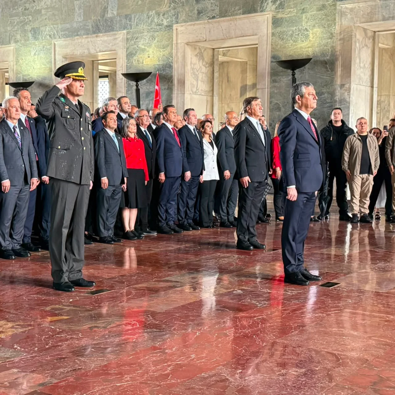 Yeni Partinin Ilk Duragi Anitkabir Oldu Ozel Defteri Imzaladi 2