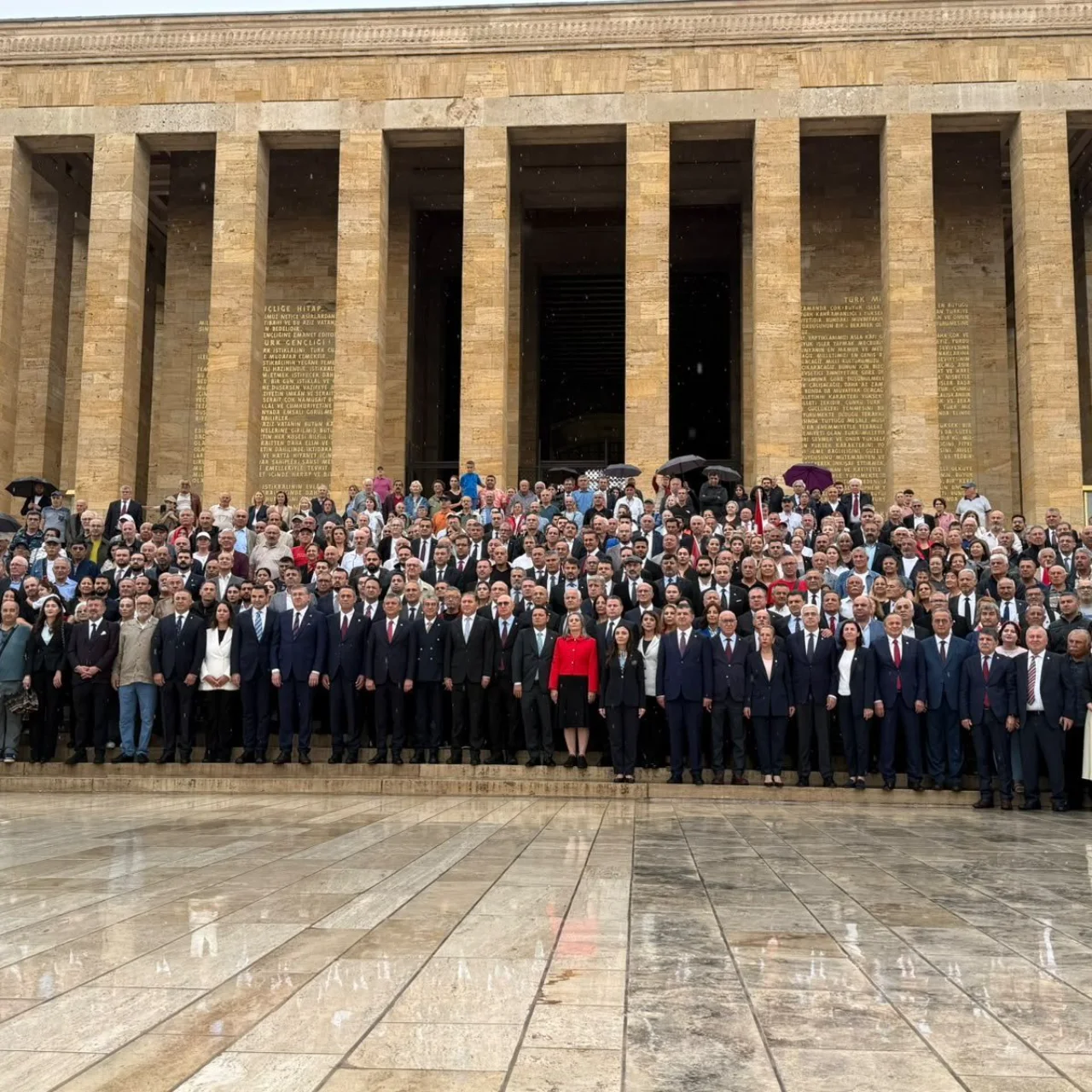 Yeni Partinin Ilk Duragi Anitkabir Oldu Ozel Defteri Imzaladi