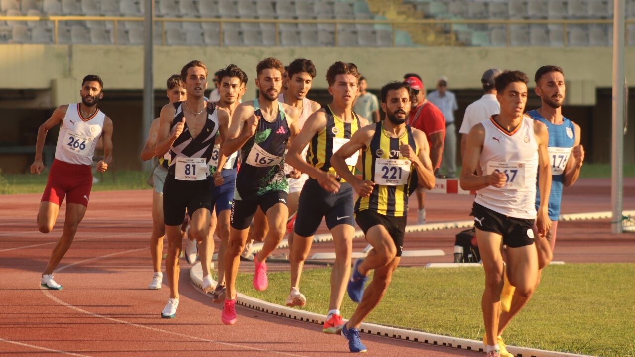 Yesilay U23 Buyukler Turkiye Sampiyonasi Izmirde Basladi Ilk Gun Atletizm Solenine Sahne (3)