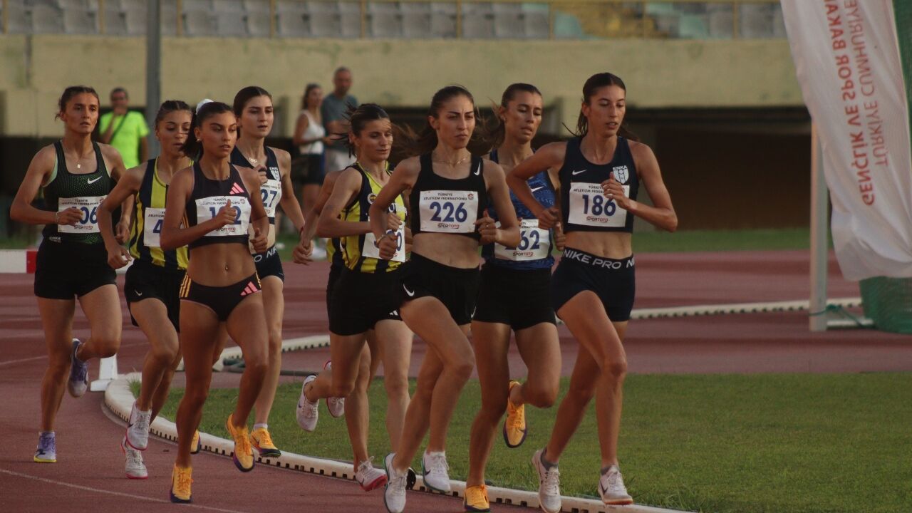 Yesilay U23 Buyukler Turkiye Sampiyonasi Izmirde Basladi Ilk Gun Atletizm Solenine Sahne