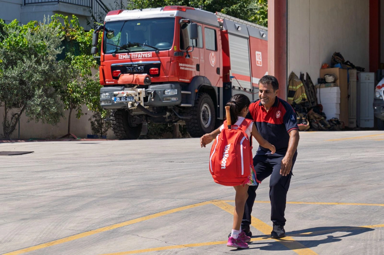 20 Yildir Hayat Kurtariyor Mesai Sonrasi Kizini Gelecege Hazirliyor Yenibakishaber