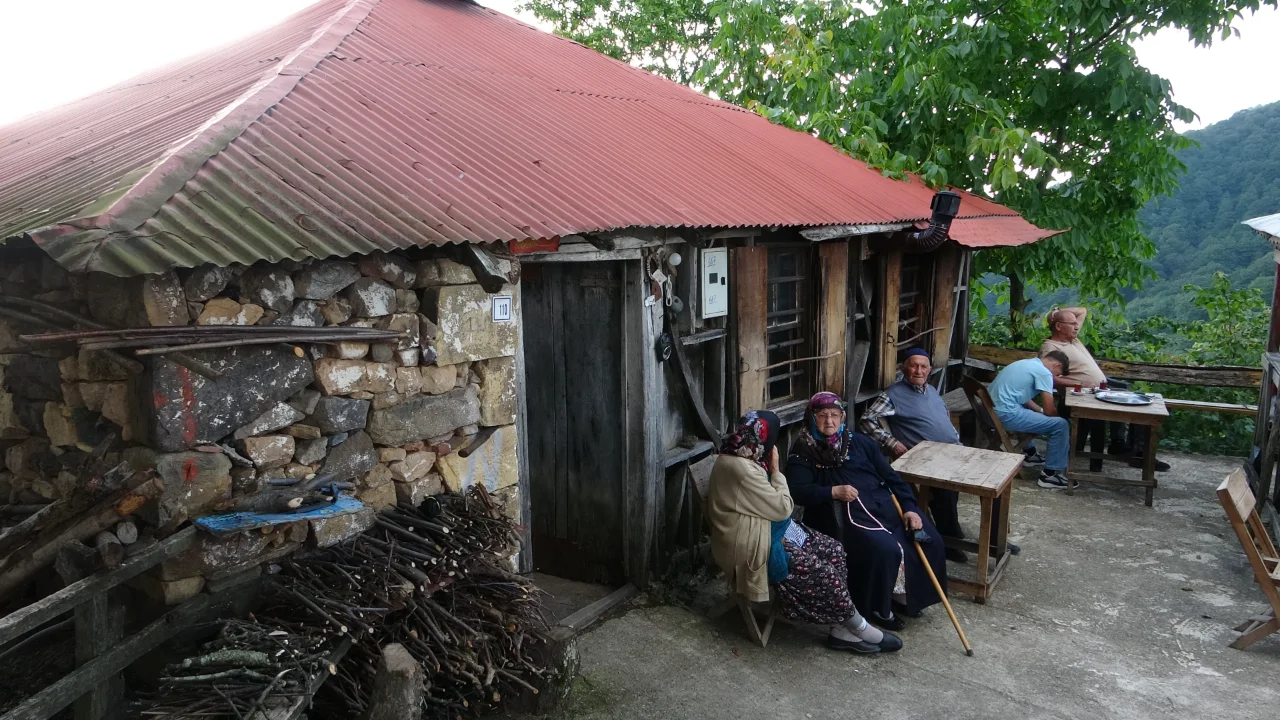 70 Yillik Tas Kahvehanenin 93 Yasindaki Isletmecisi Osman Koyun Hayatini Kaybetti Yenibakishaber