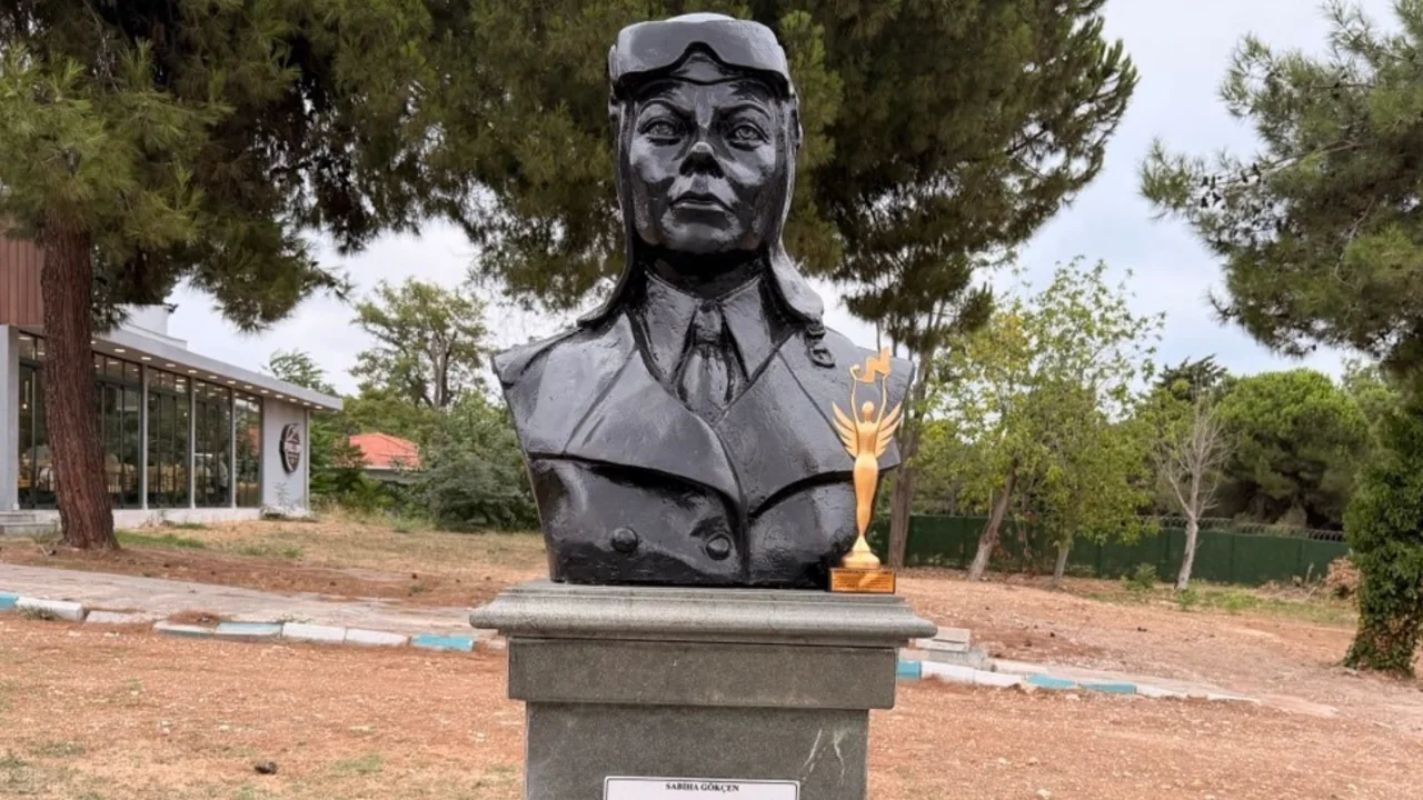 Akif Manaf Saglik Ve Baris Odulu Sabiha Gokcene Ithaf Edildi (1)
