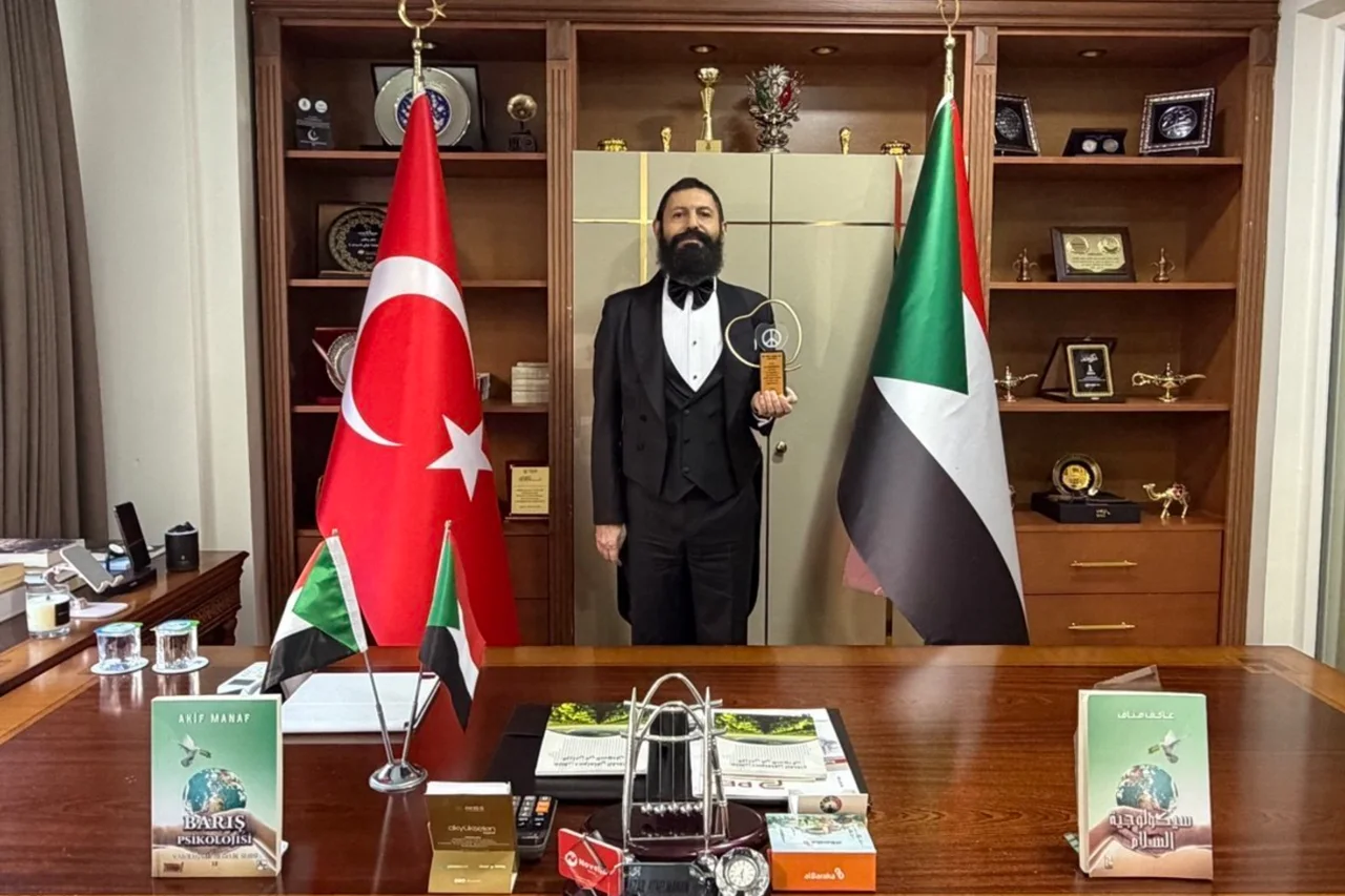 Akif Manafa Sudan Turkiye Baris Odulu Verildi (2)