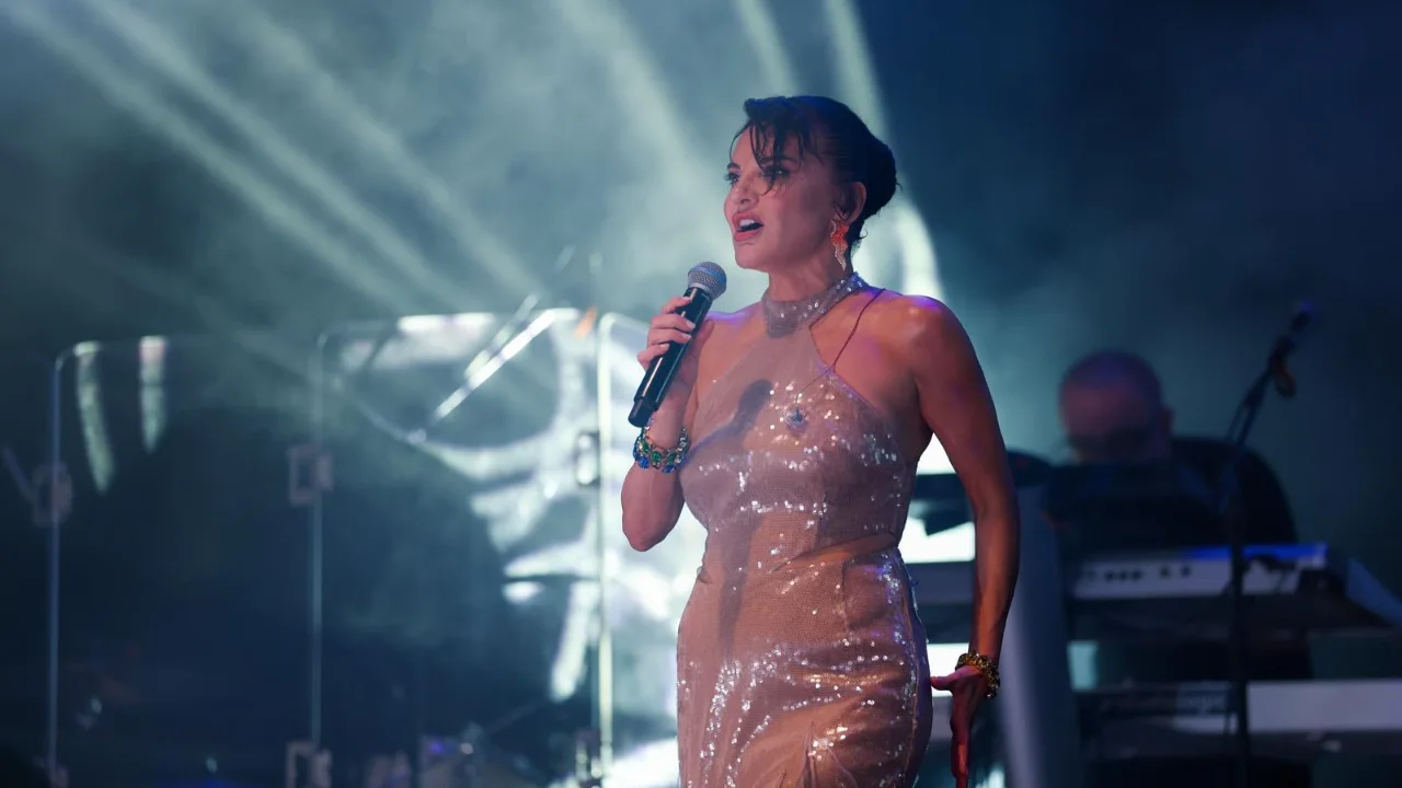 Aliaga Sanat Gunleri Nde Goksel Den Unutulmaz Konser Yenibakishaber (2)