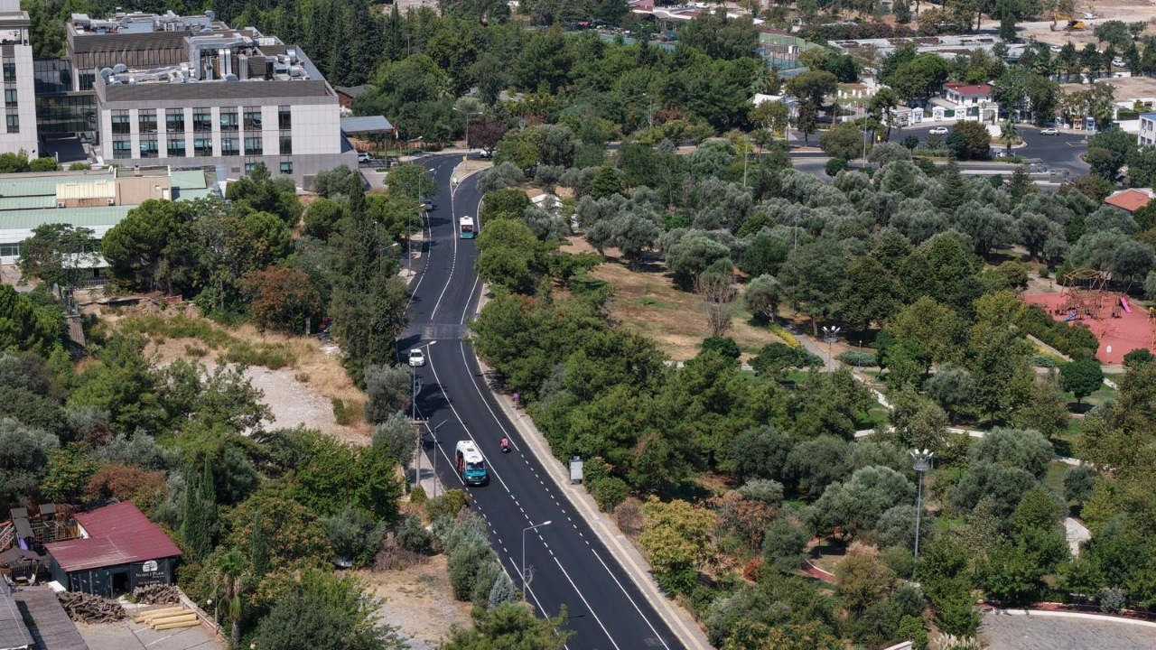 Balcovada Asfalt Mesaisi Caddeler Yeni Gorunume Kavustu Yenibakishaber (1)