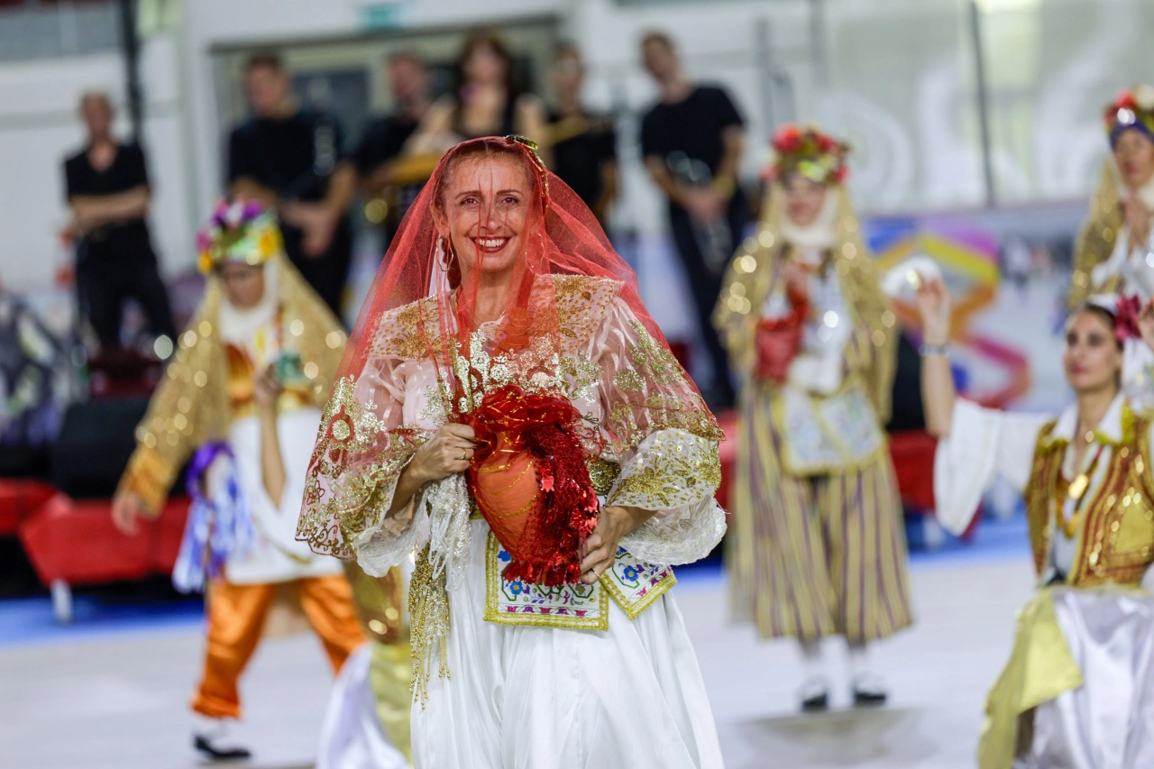Balkan Kulturu Izmirde Dansla Hayat Buldu Yenibakishaber (1)