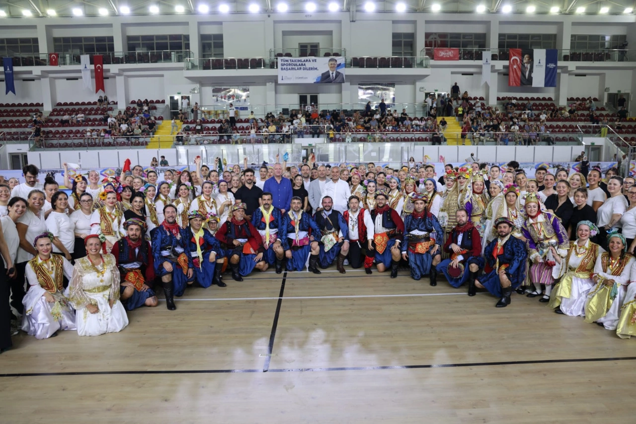 Balkan Kulturu Izmirde Dansla Hayat Buldu Yenibakishaber