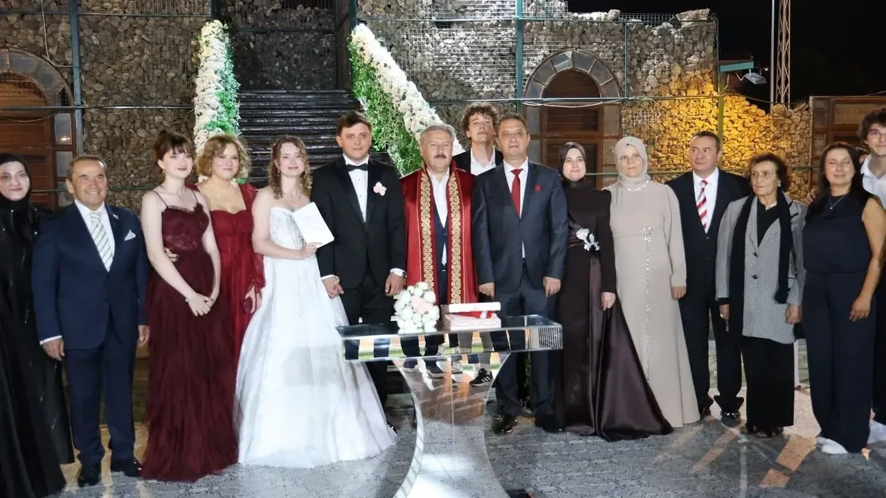 Bik Izmir Bolge Muduru Osman Basegmez In Mutlu Gunu Yenibakishaber (1)