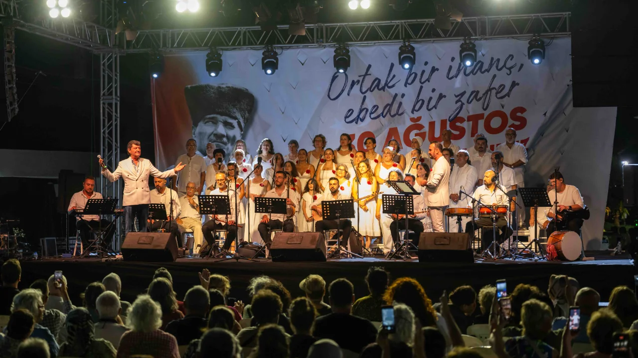 Bornova Da Zafer Coskusu Buyukpark I Doldurdu Yenibakishaber (3)