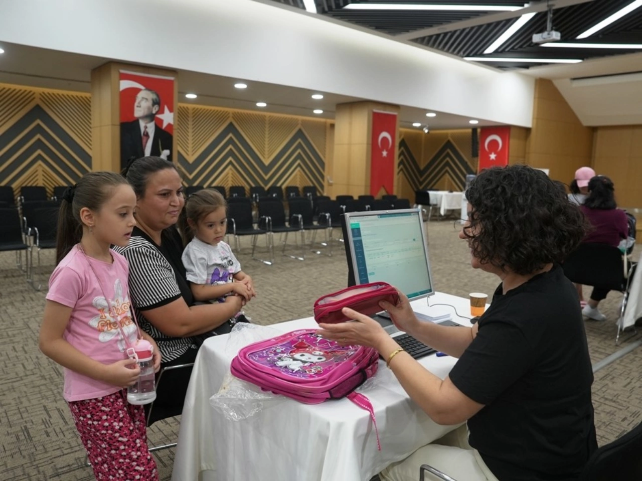 Buyuksehir Miniklerin Okul Heyecanina Ortak Oluyor Yenibakishaber