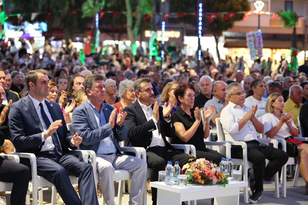 Candarli Cumhuriyet Meydanina Kavustu Yenibakishaber (3)