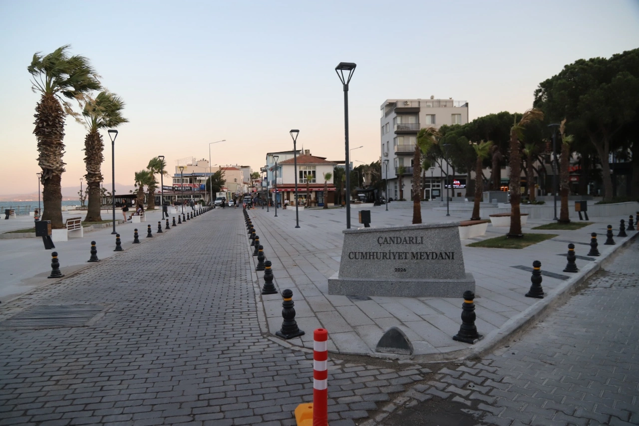 Candarli Nin Yeni Cumhuriyet Meydani Aciliyor Yenibakishaber (1)
