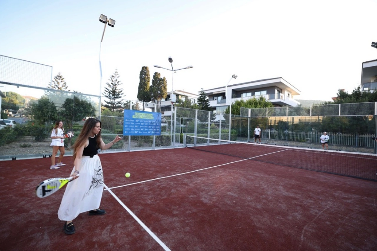 Cesmeye Yeni Padel Kortu Ilk Vurus Genclerden Geldi Yenibakishaber (1)