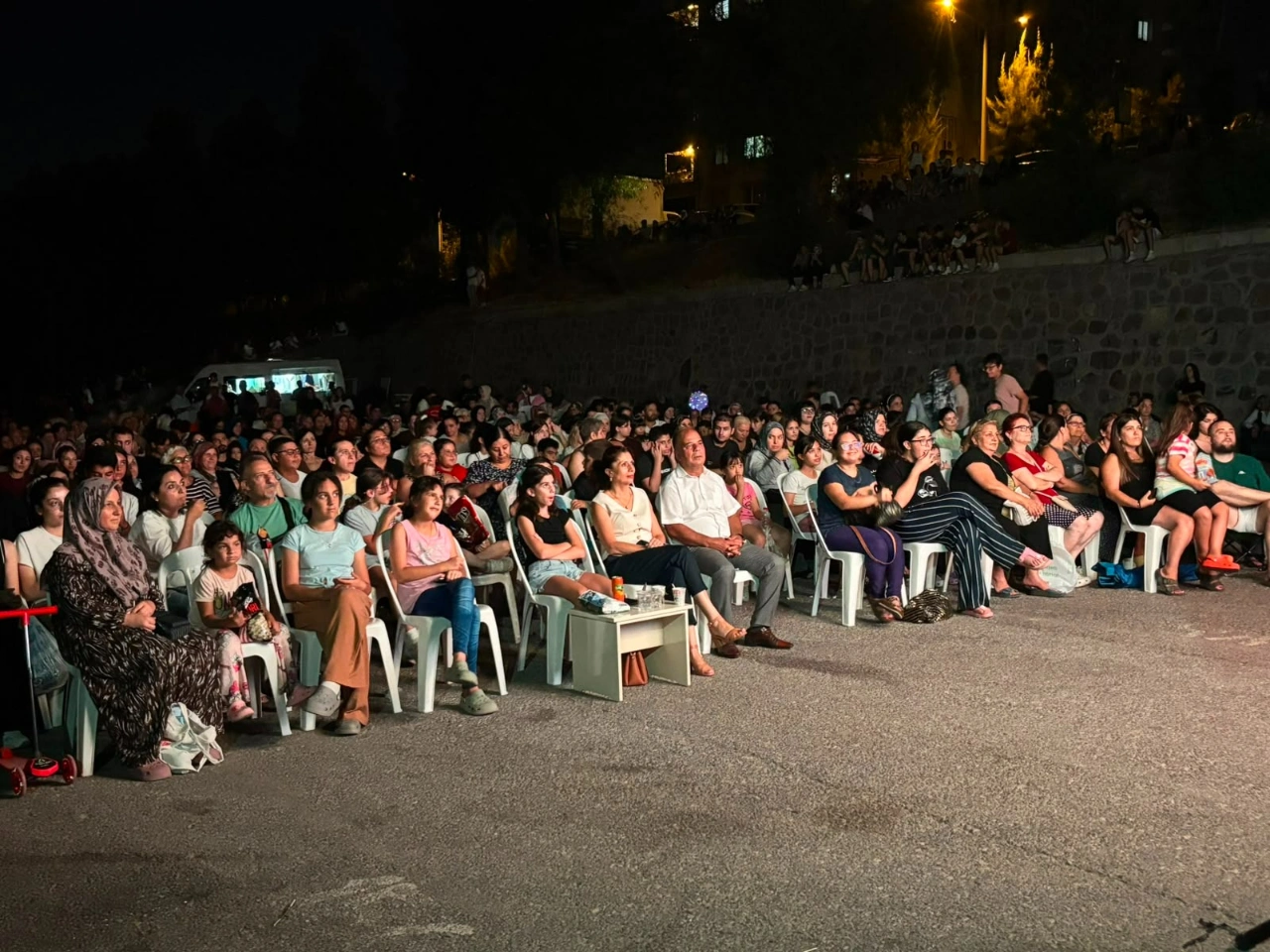 Ciglinin Mahallelerinde Acik Hava Sinemasi Keyfi Yenibakishaber