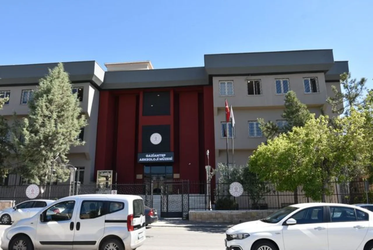 Deprem Sonrasi Yenilenen Muze Ziyaretcileriyle Bulustu (1)