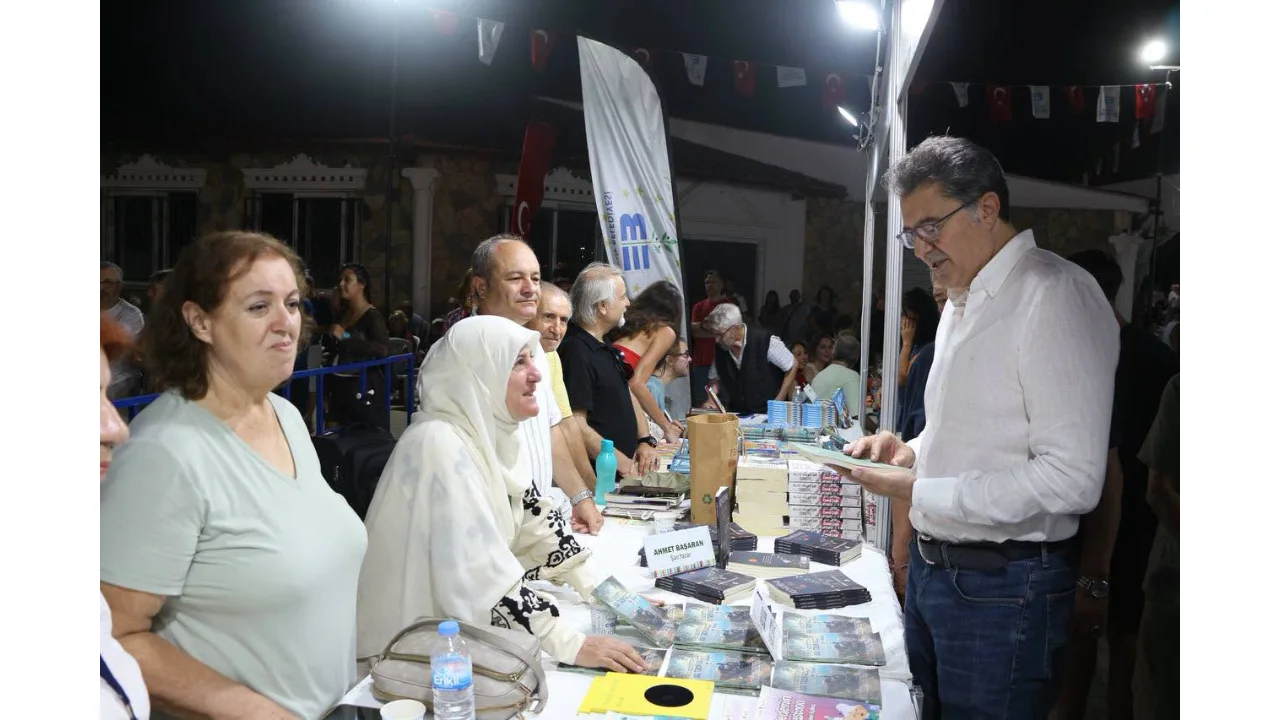 Edremit Te Kitap Fuari Dolu Dolu Suruyor Yenibakishaber (10)