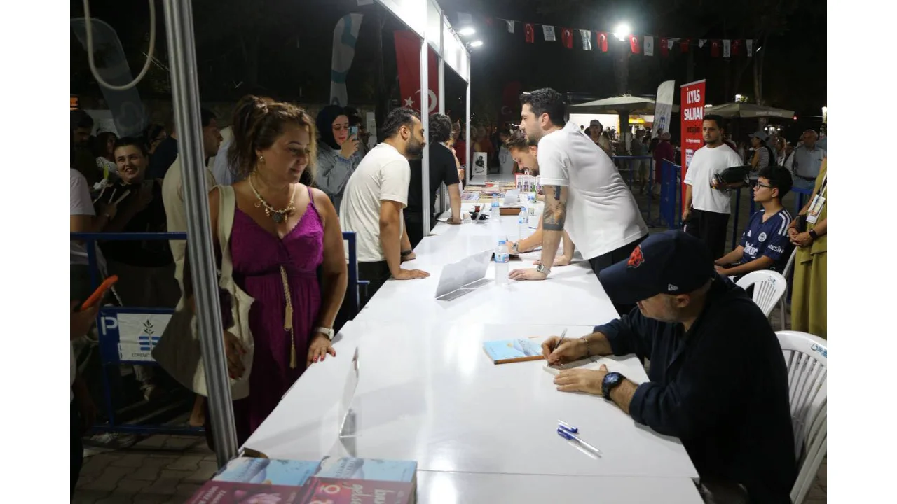 Edremit Te Kitap Fuari Dolu Dolu Suruyor Yenibakishaber (5)