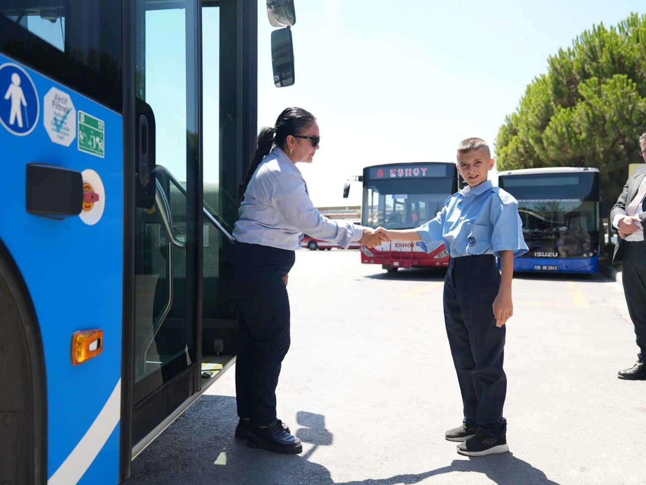 Eshot Minik Edipin Hayaline Kapilarini Acti Yenibakishaber