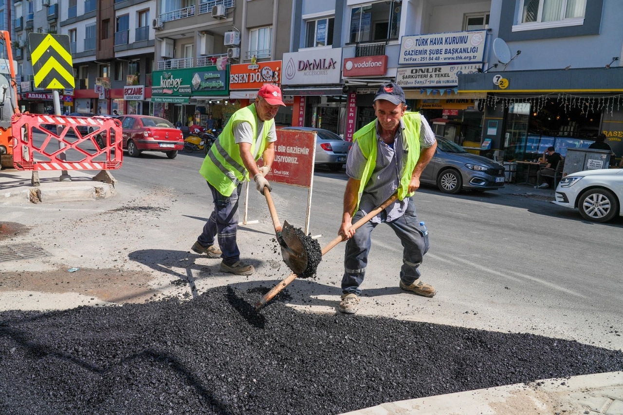 Gaziemirde 4 Bin 470 Ton Asfaltla Yollar Yenileniyor Yenibakishaber (1)