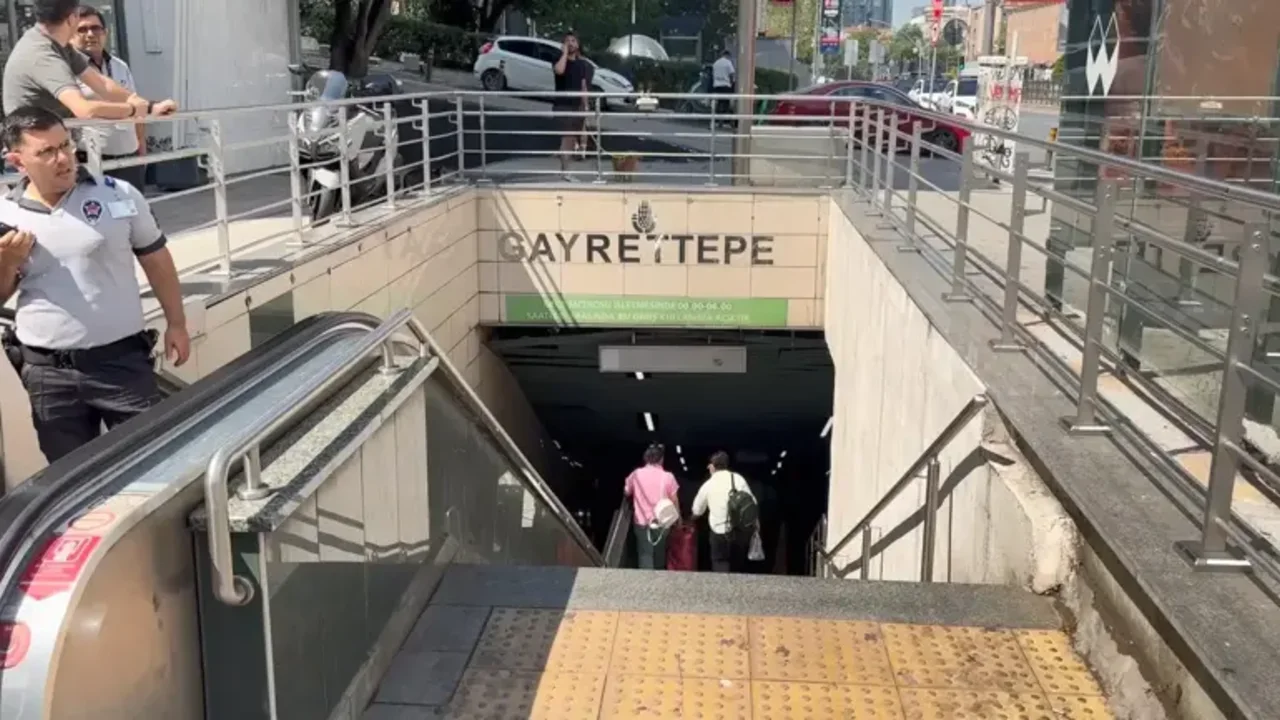 Gorme Engelli Genc Metro Raylarina Dustu1 Yenibakishaber