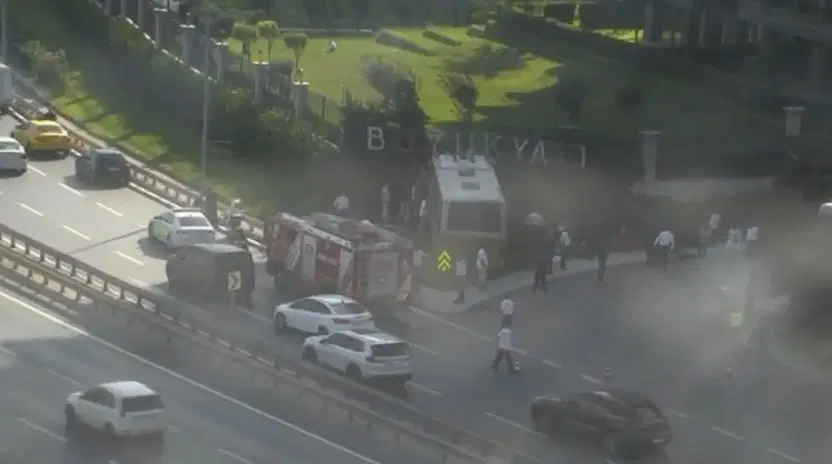 Iett Otobusu Sitenin Bahce Duvarina Carpti Cok Sayida Yarali Var