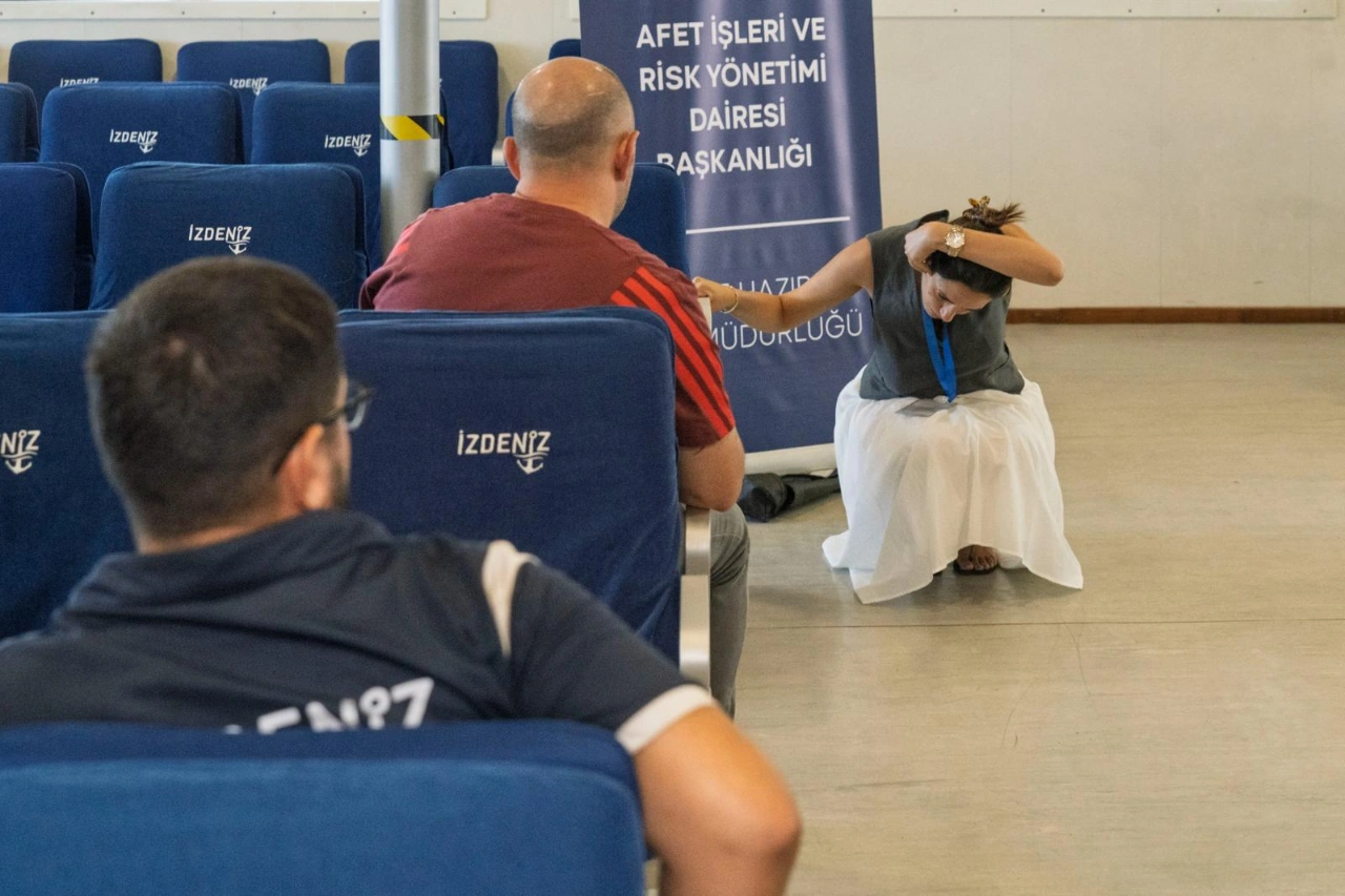 Izdeniz Personeline Afet Ve Yangin Egitimi Verildi Yenibakishaber (2)