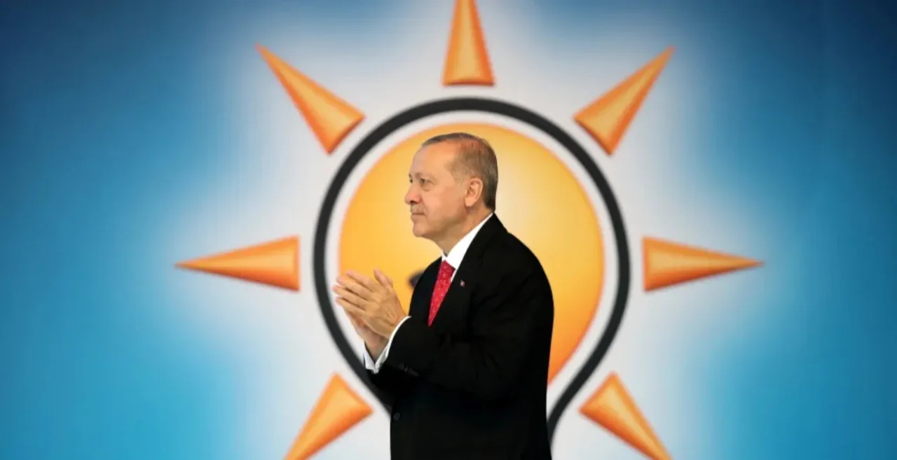 Izmir De Bir Milletvekili Ak Parti Ye Geciyor Yenibakishaber (1)