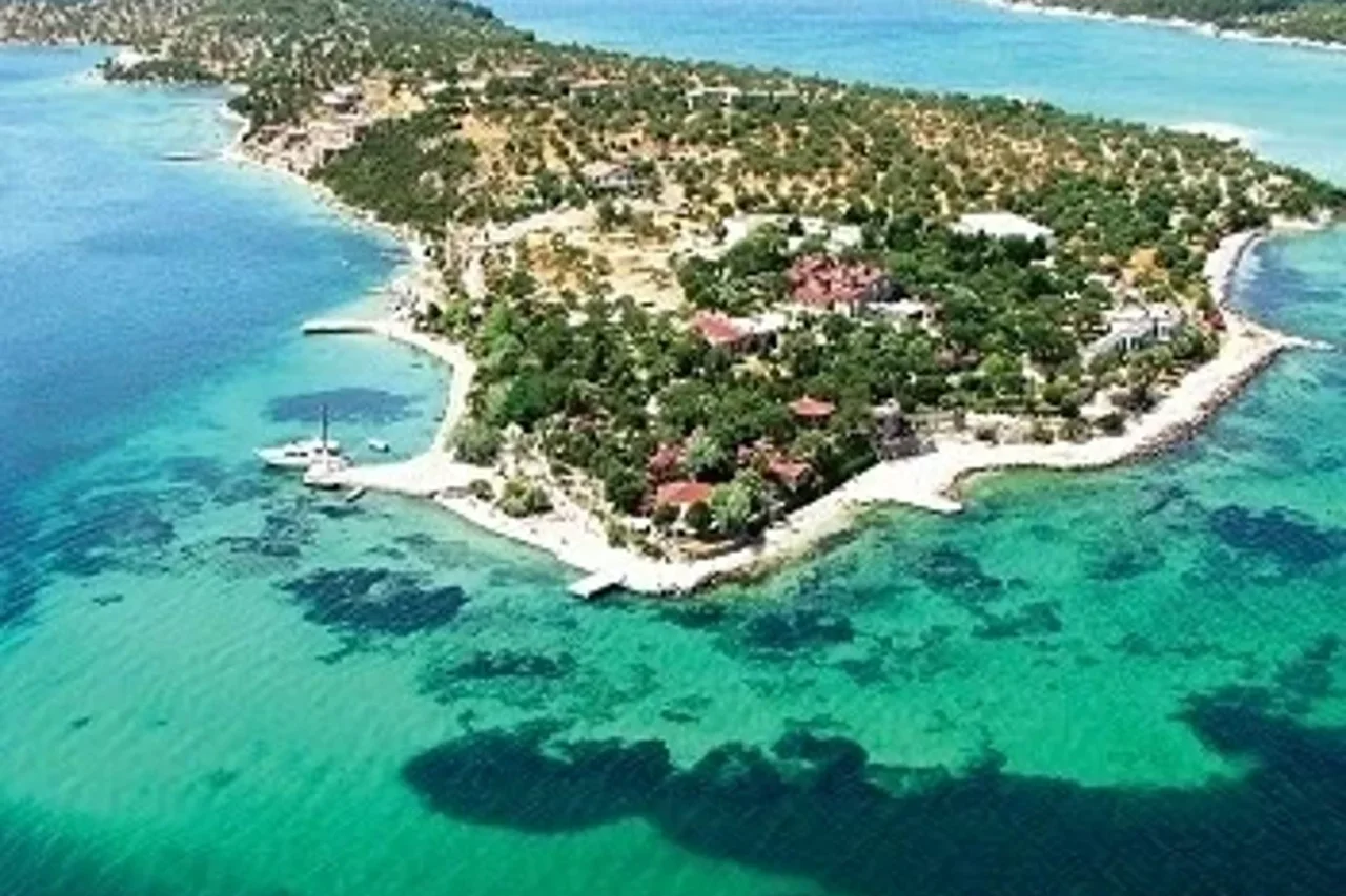 Izmirdeki Kalem Adasinda 45 Milyon Dolarlik Kuris Detayi (2)