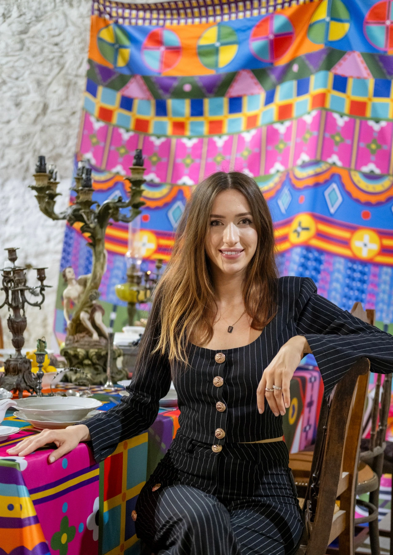 Izmirli Sanatci Sanatiyla Sinirlari Asiyor Yenibakishaber