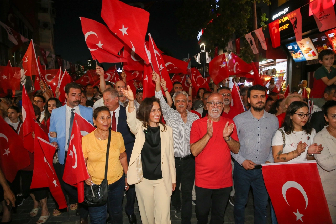 Karsiyaka Carsisi Kirmizi Beyaza Burundu Yenibakishaber (2)