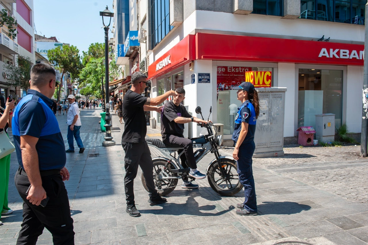 Karsiyaka Carsisinda Yaya Guvenligi Icin Siki Denetim Yenibakishaber (1)