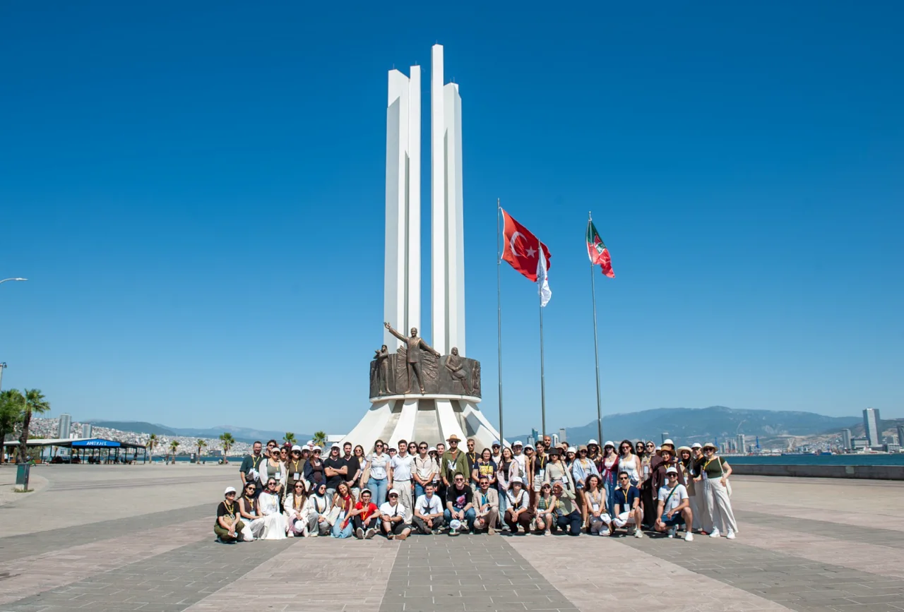 Karsiyakada Ataturkun Izinde Tarihi Yolculuk Basliyor (6)