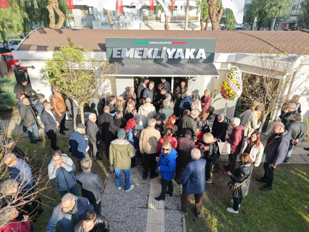 Karsiyakada Yeni Dostluklarin Adresi Emekli Yaka Yenibakishaber